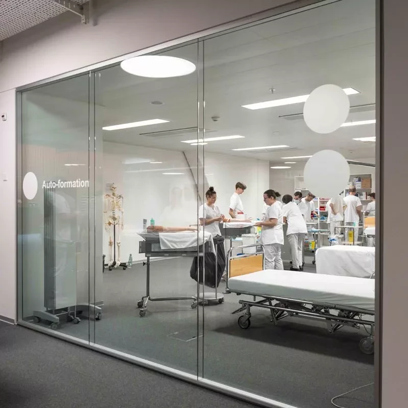 Salle d'autoformation à l'Hôpital simulé