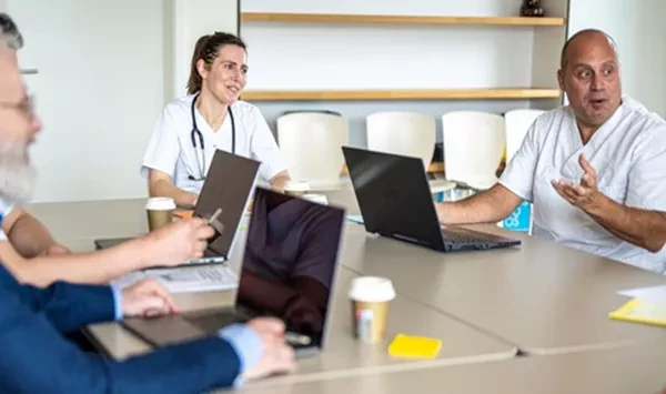 infirmiers en colloque de service