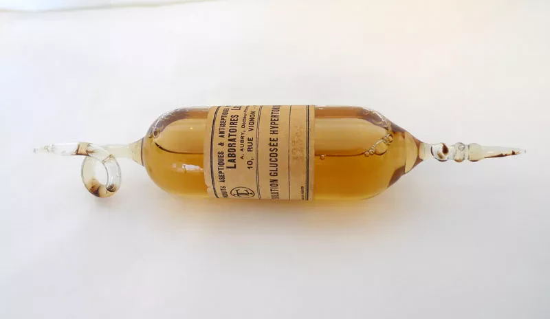 Ampoule de solution glucosée hypertonique, Fin 19ème - début 20ème siècle. Archives Fondation La Source